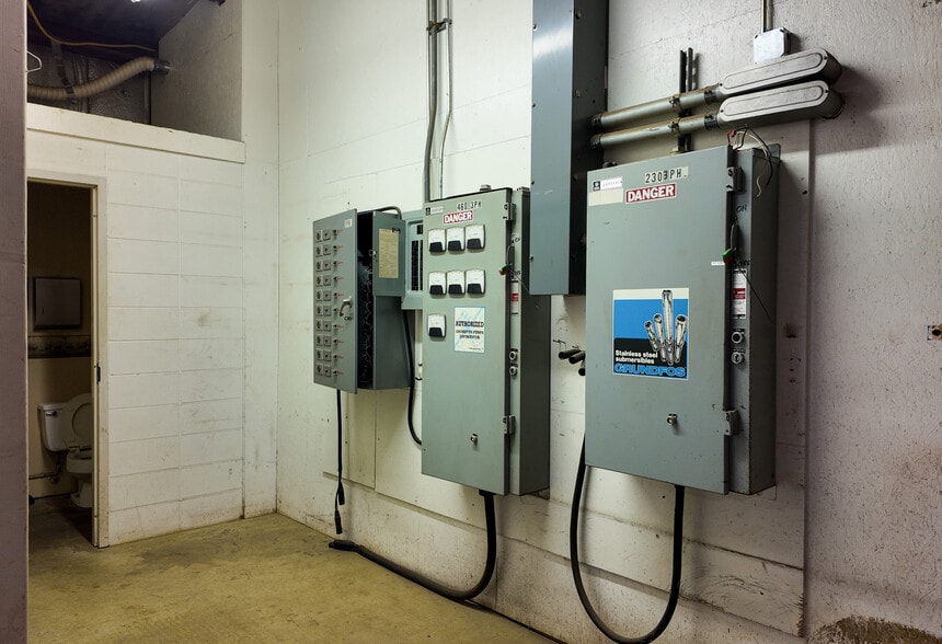 More Photos Of 1409 N K Ave, Sioux Falls Warehouse For Sale