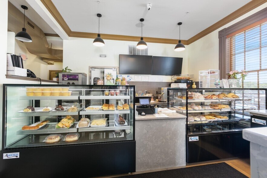 More Photos Of 98 Main St, Peabody General Retail For Sale