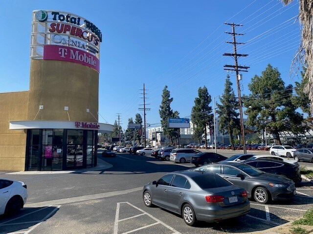 More Photos Of 19422 Nordhoff St, Northridge Storefront For Lease