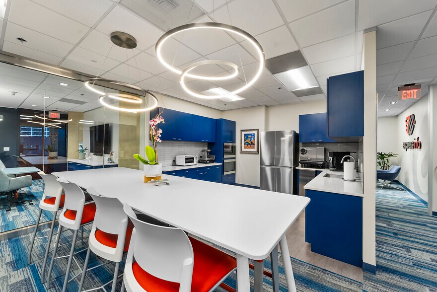 More Photos Of 10999 W IH-10, San Antonio Office For Lease