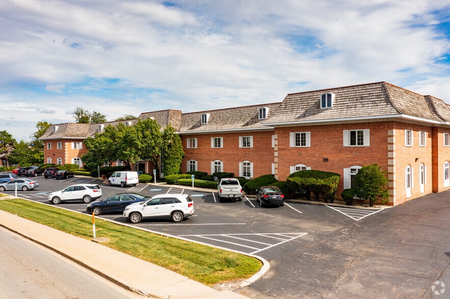 More Photos Of 15 Spinning Wheel Rd, Hinsdale Unknown For Lease