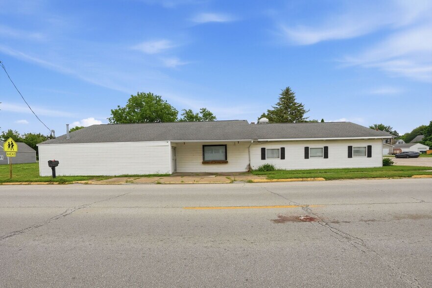 Primary Photo Of 305 1st st, Alpha Restaurant For Sale