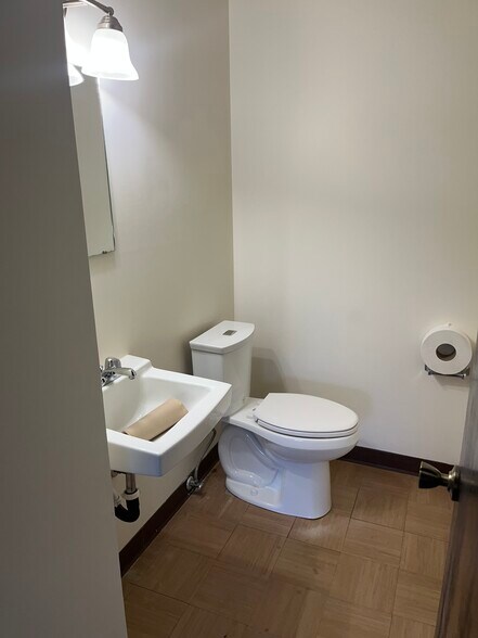 More Photos Of 914 Mount Kemble Ave, Morristown Office For Lease