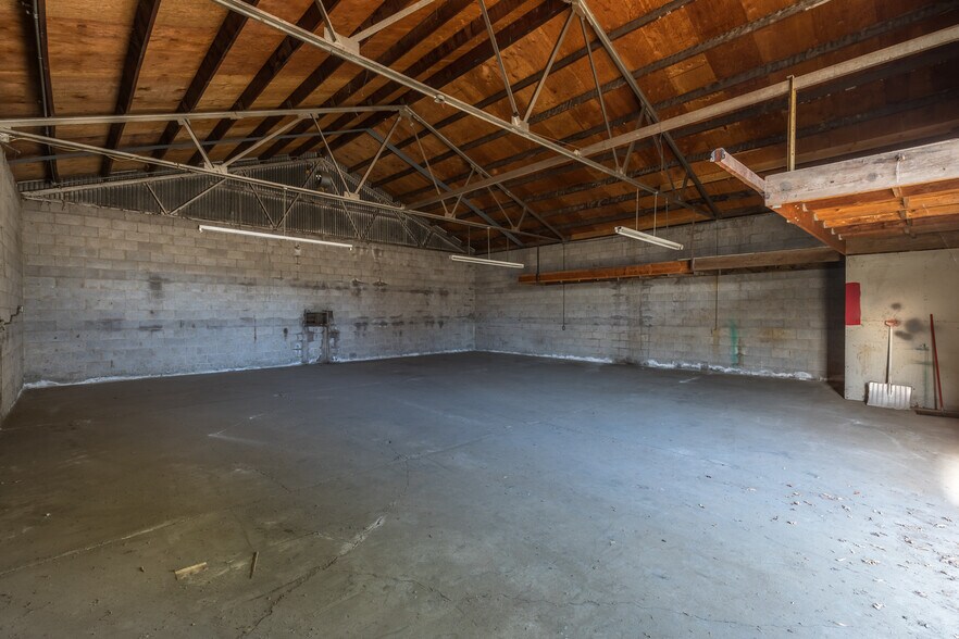 More Photos Of 2424 Park Ave, Chico Service For Sale