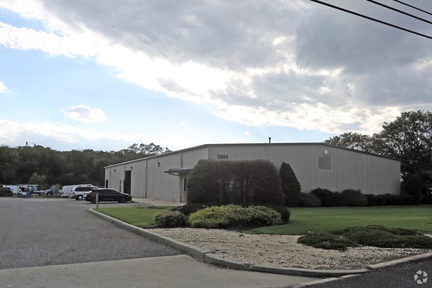 Primary Photo Of 1303 Industrial Hwy, Cinnaminson Warehouse For Lease