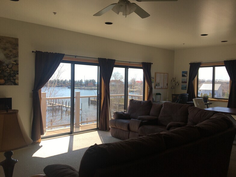 More Photos Of 310 Main St, Frankfort Storefront For Sale