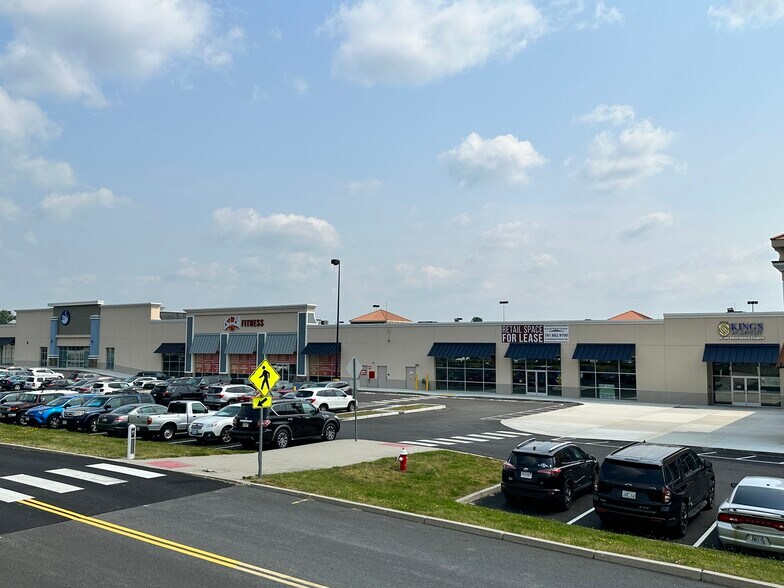 More Photos Of 262 Swansea Mall Dr, Swansea Unknown For Lease