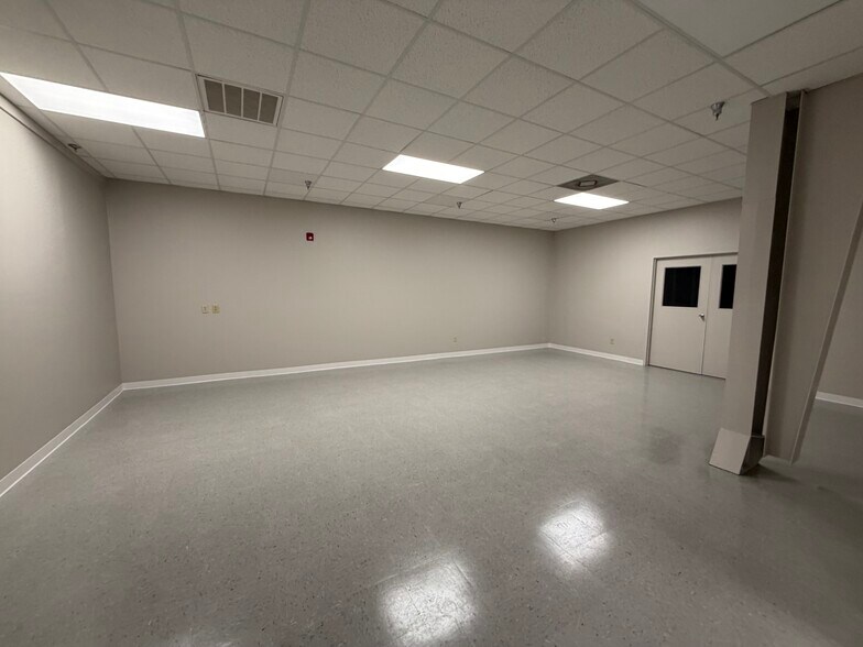 More Photos Of 3301 Jones Sausage Rd, Garner Warehouse For Lease