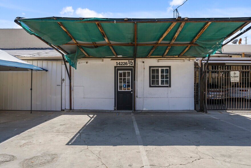 Primary Photo Of 14222-14226 Aetna St, Van Nuys Warehouse For Lease