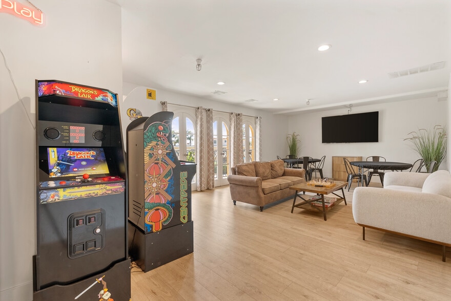 More Photos Of 690-696 South Coast Highway, Laguna Beach Hotel For Sale