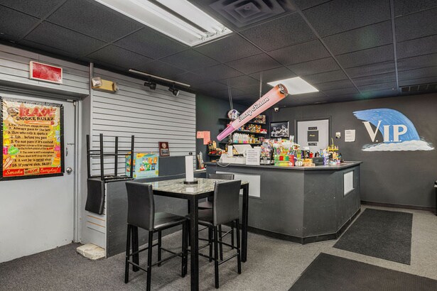 More Photos Of 7813 Buffalo Ave, Niagara Falls Showroom For Sale