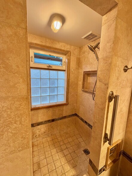 More Photos Of 653 Ramona Ave - Office/Live-Work, Laguna Beach Office For Lease