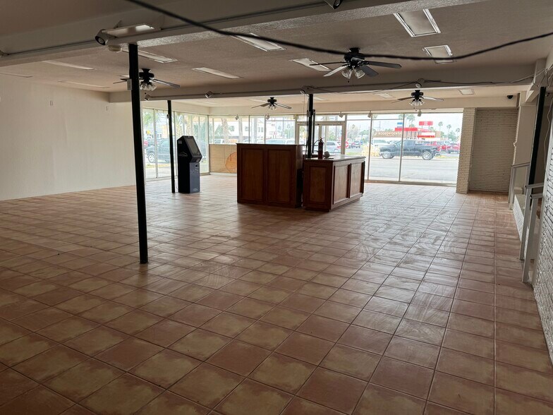 More Photos Of 764 Boca Chica Blvd, Brownsville Freestanding For Lease