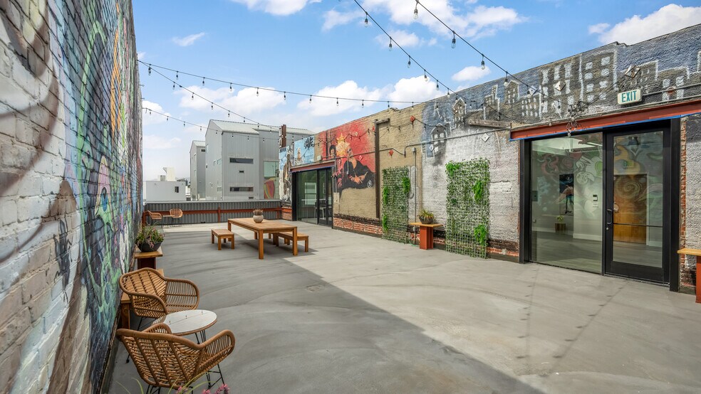 More Photos Of 62-66 Windward Ave, Venice Storefront Retail Office For Lease