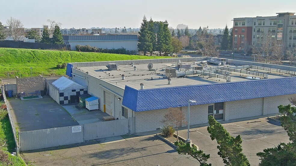 More Photos Of 28722-28728 Mission Blvd, Hayward Freestanding For Lease