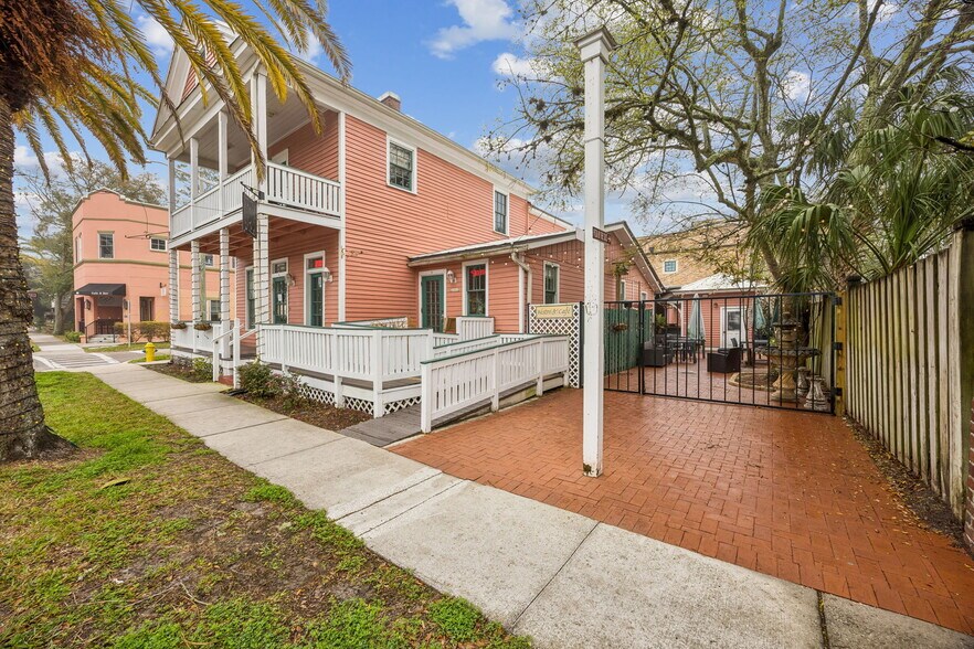 More Photos Of 218 Ash St, Fernandina Beach Freestanding For Sale