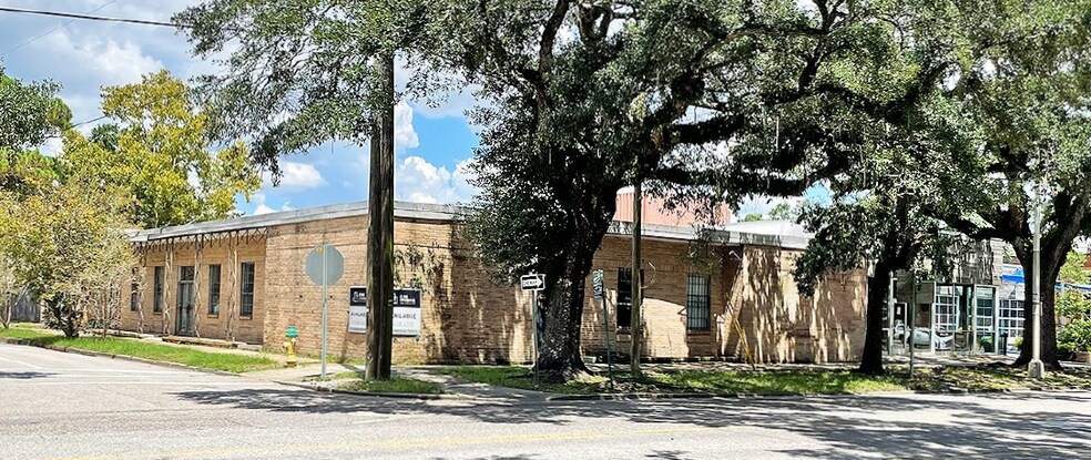 Primary Photo Of 63 S Dearborn St, Mobile Office For Sale
