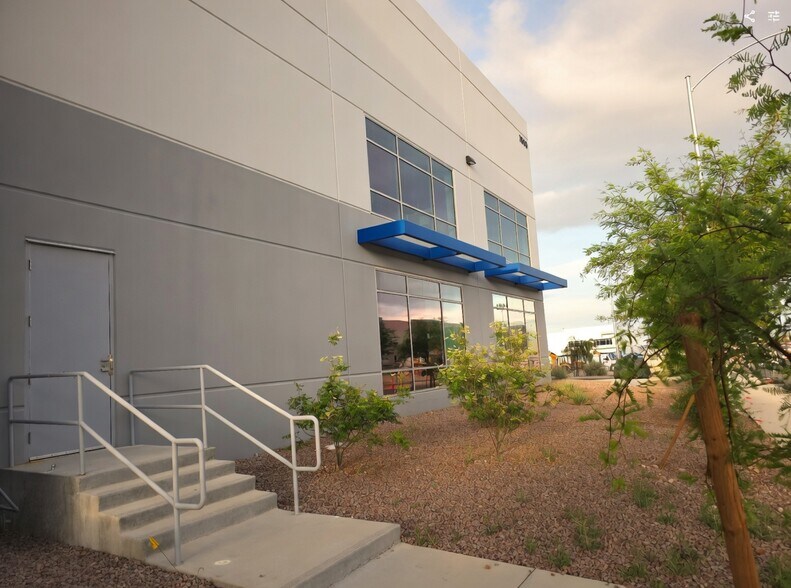 More Photos Of 7600 W Arby Ave, Las Vegas Industrial For Sale