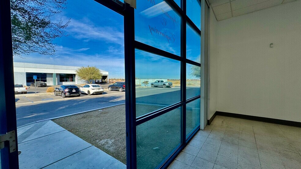 More Photos Of 17056 B Hercules St, Hesperia Service For Lease