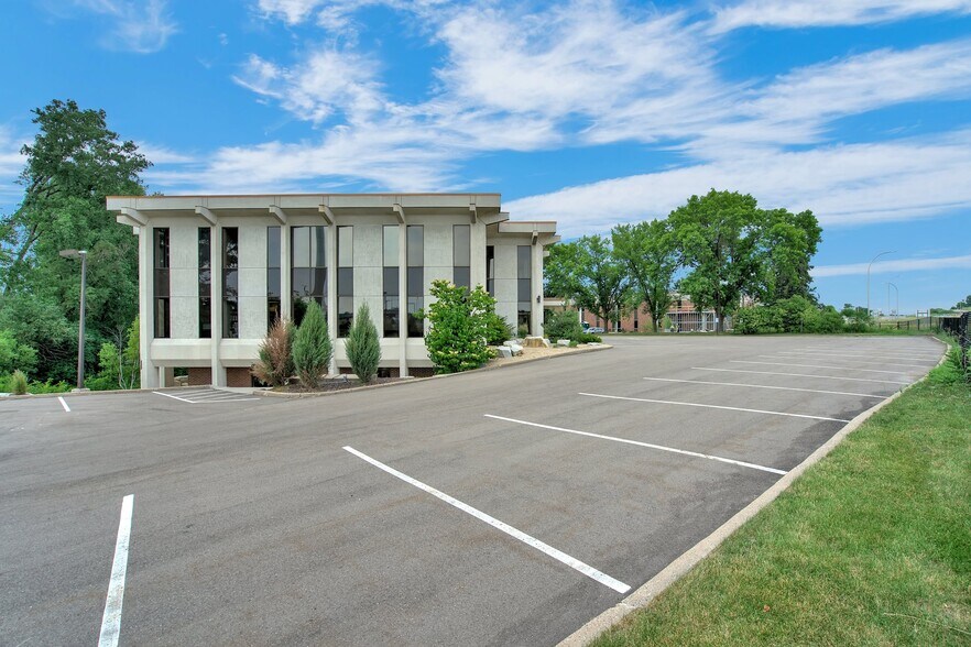 More Photos Of 7777 Washington Ave S, Edina Loft Creative Space For Lease