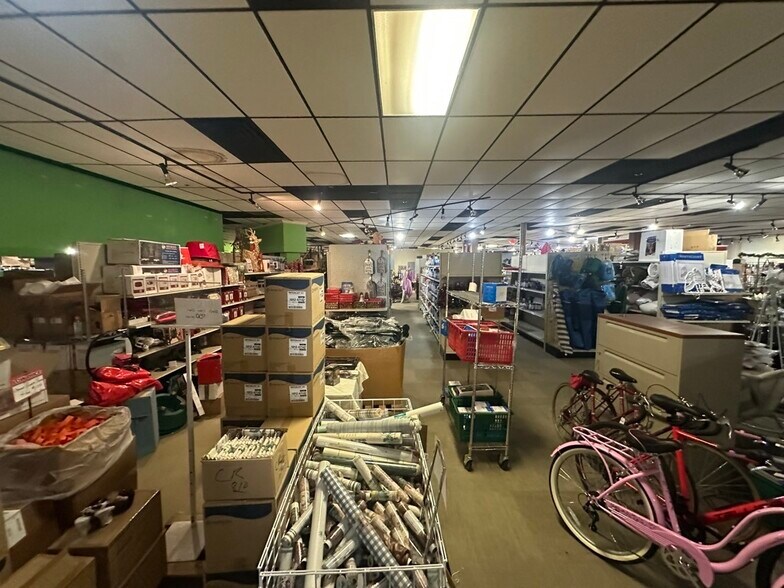 More Photos Of 2335 Union Rd, Cheektowaga Distribution For Sale