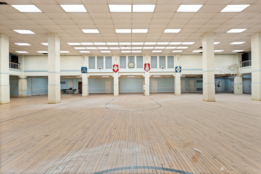 More Photos Of 3615 Euclid Ave, Cleveland Theater Concert Hall For Sale