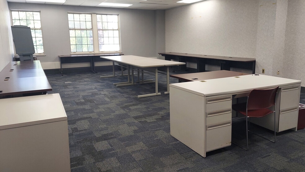More Photos Of 4242 Carlisle Pike, Camp Hill Office For Lease