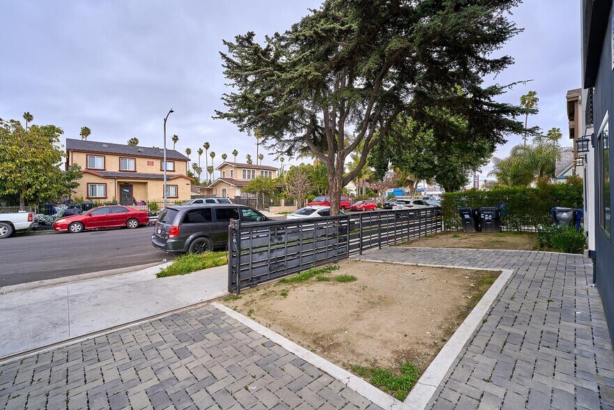 More Photos Of 550 W 47th St, Los Angeles Apartments For Sale