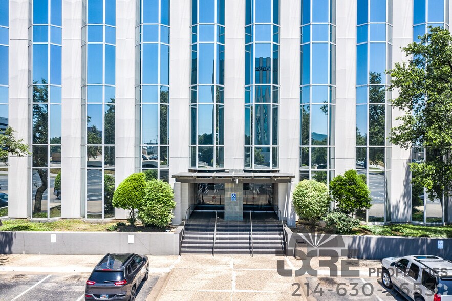 More Photos Of 8585 N Stemmons Fwy, Dallas Unknown For Lease