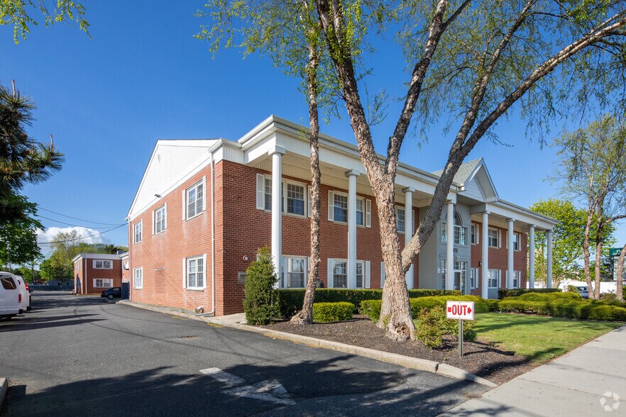Primary Photo Of 475 E Main St, Patchogue Medical For Sale