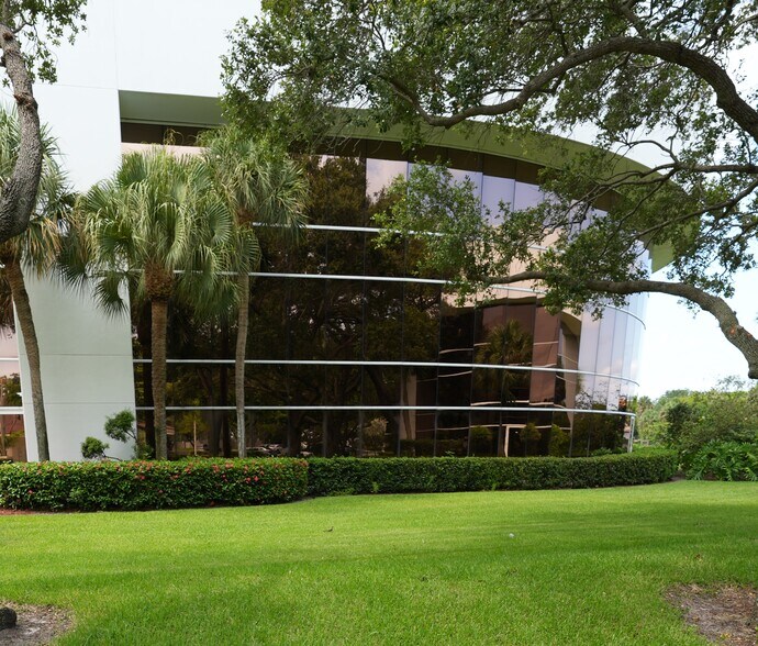 More Photos Of 580 Village Blvd, West Palm Beach Medical For Lease