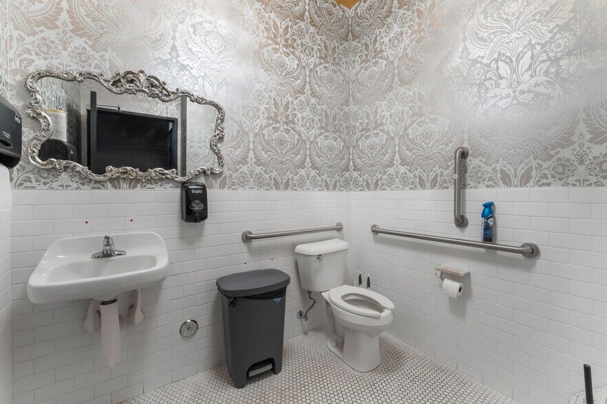More Photos Of 2950 E Sunset Rd, Las Vegas Showroom For Sale
