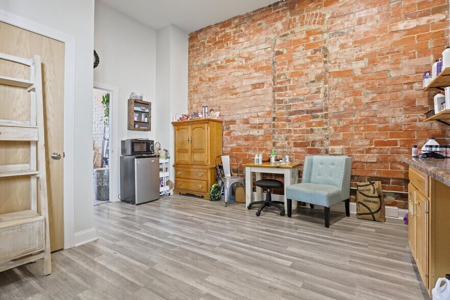 More Photos Of 14 W Depot St, Pataskala Showroom For Sale