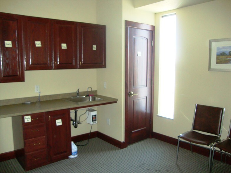 More Photos Of 1715 Pole Line Rd E, Twin Falls Bank For Sale