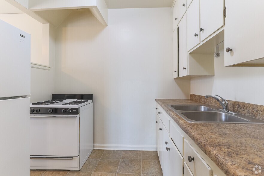 More Photos Of 211 S 37th St, Omaha Apartments For Sale