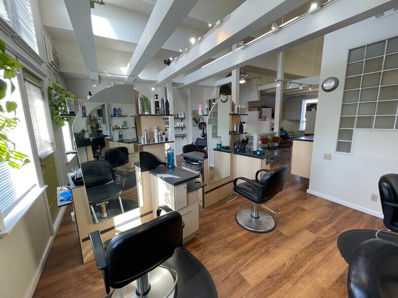 More Photos Of 598 Corydon Av, Winnipeg General Retail For Sale