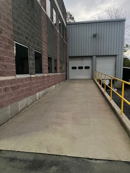 More Photos Of 805 W Canal St, Easton Warehouse For Lease