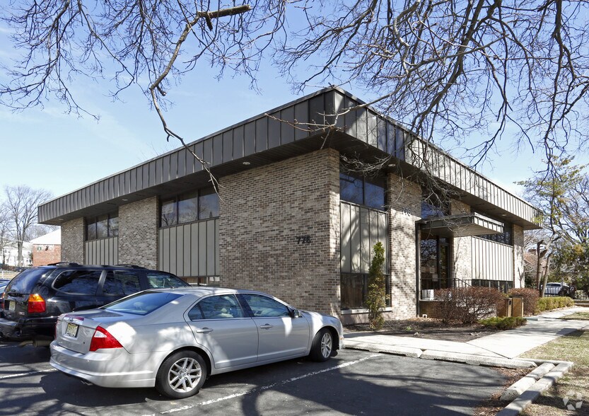Primary Photo Of 776 Amboy Ave, Edison Medical For Lease