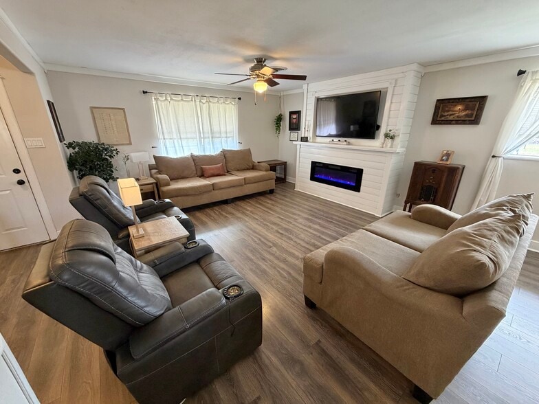 More Photos Of 831 FM 2917 Rd, Alvin Religious Facility For Sale