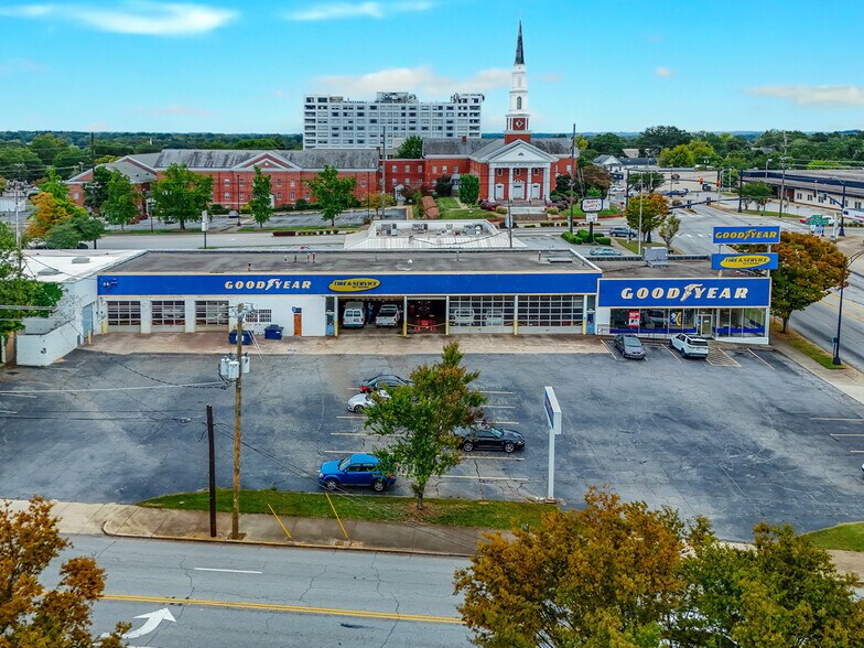More Photos Of 100 E Kennedy St, Spartanburg Auto Repair For Sale