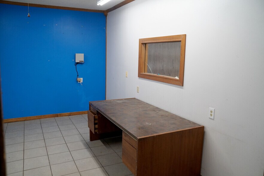 More Photos Of 106 W 3rd St, Chandler Auto Repair For Sale