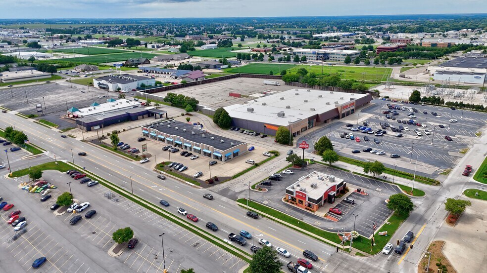 More Photos Of 2979 Lindbergh Blvd, Springfield Storefront Retail Office For Lease