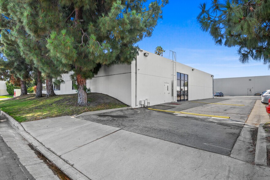 More Photos Of 10703 Progress Way, Cypress Office For Sale