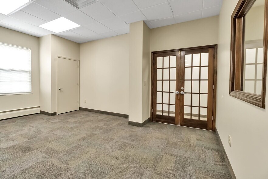 More Photos Of 5586 Main St, Williamsville Office For Lease