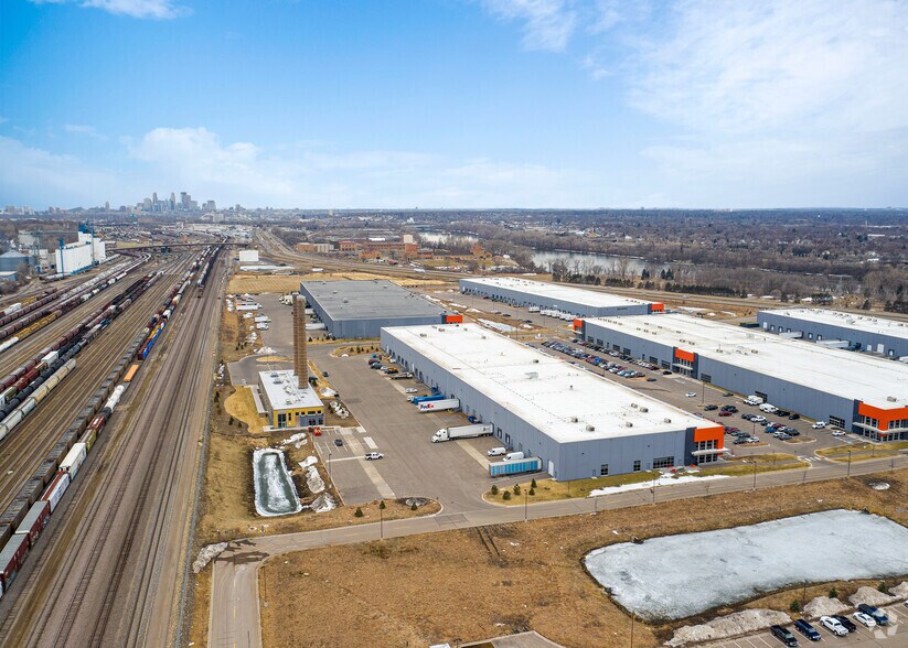 More Photos Of 41 E Northern Stacks Dr, Fridley Warehouse For Lease