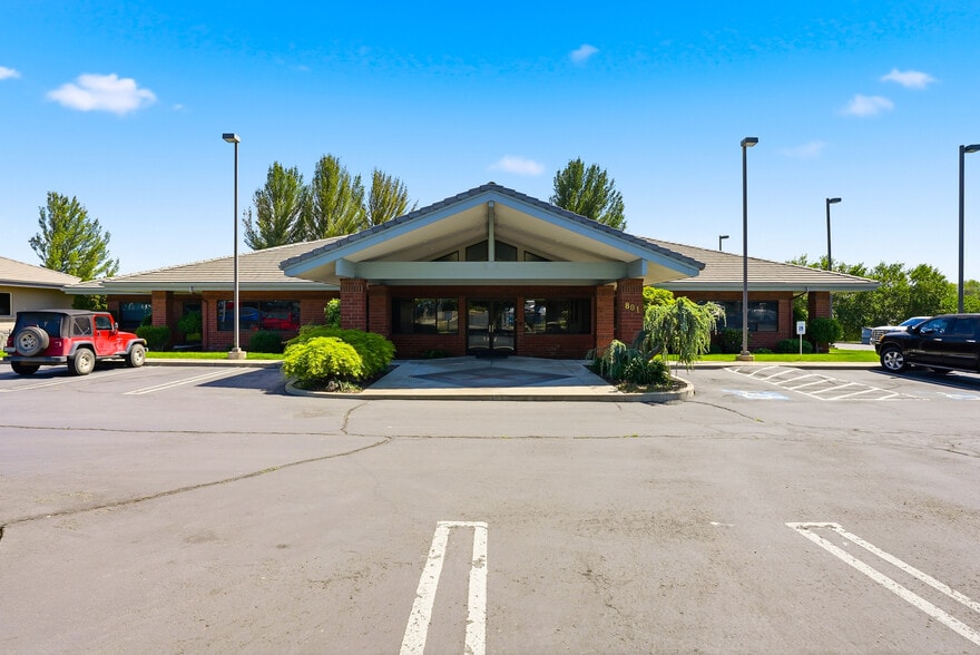 More Photos Of 801 N 39th Ave, Yakima Office For Sale