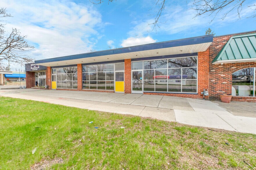 More Photos Of 23753 Van Born Rd, Taylor Freestanding For Lease