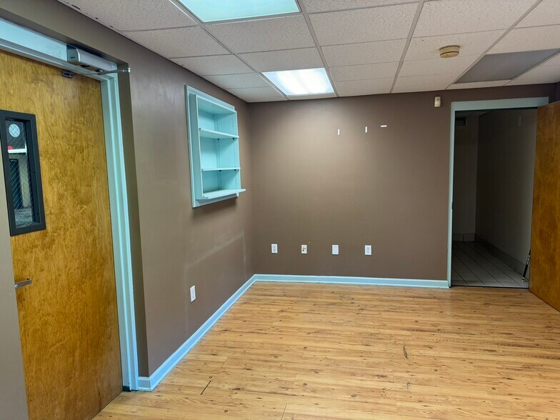 More Photos Of 1212 Battleground Ave, Greensboro Freestanding For Sale