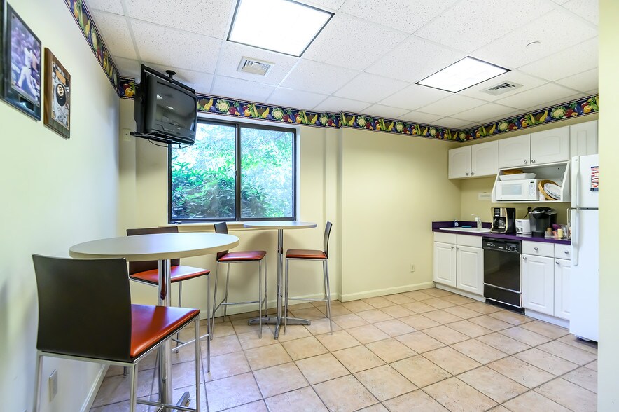 More Photos Of 630 Park St, Stoughton Office For Lease