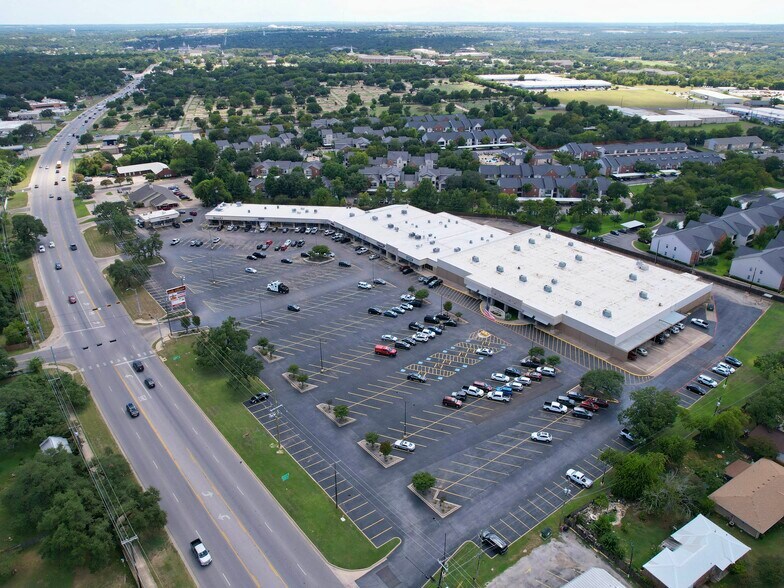 More Photos Of 2100 N Main St, Belton Restaurant For Lease